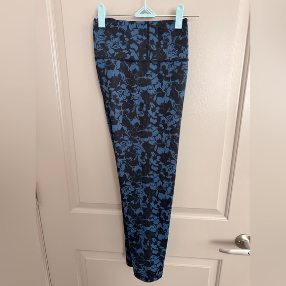 ZYIA black + blue “Light & Tight” high waist leggings Size 14-16. Capri (23-25”) - Picture 7 of 8